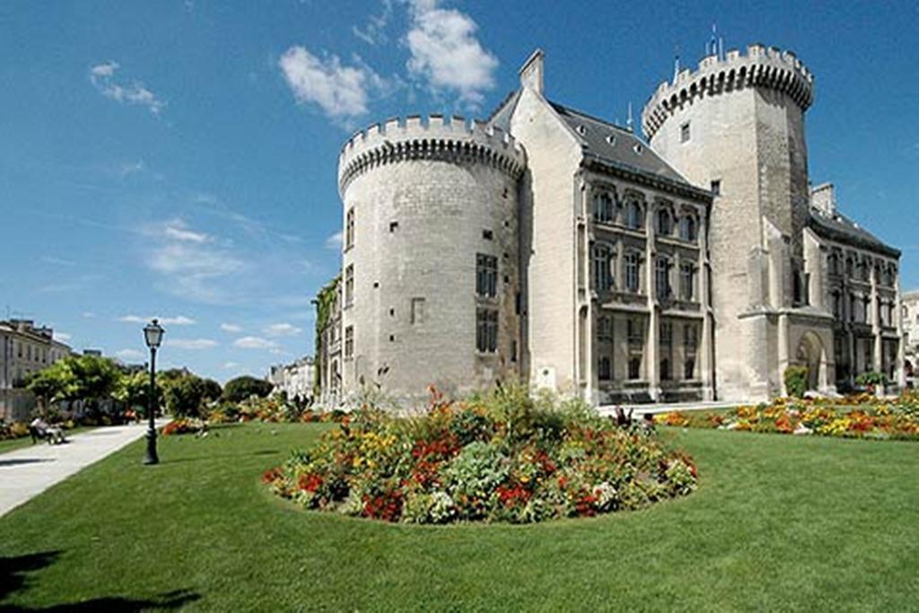 Hôtel des Pyrénées Angoulême Exterior foto
